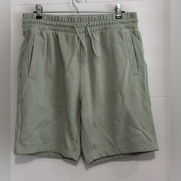 ✨New✨ H&M: Women’s Regular Fit Shorts- Size Medium - Picture 1 of 10